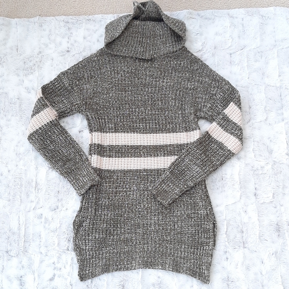 Derek heart olive green cream mix soft turtleneck sweater.  Size L. - Picture 5 of 6